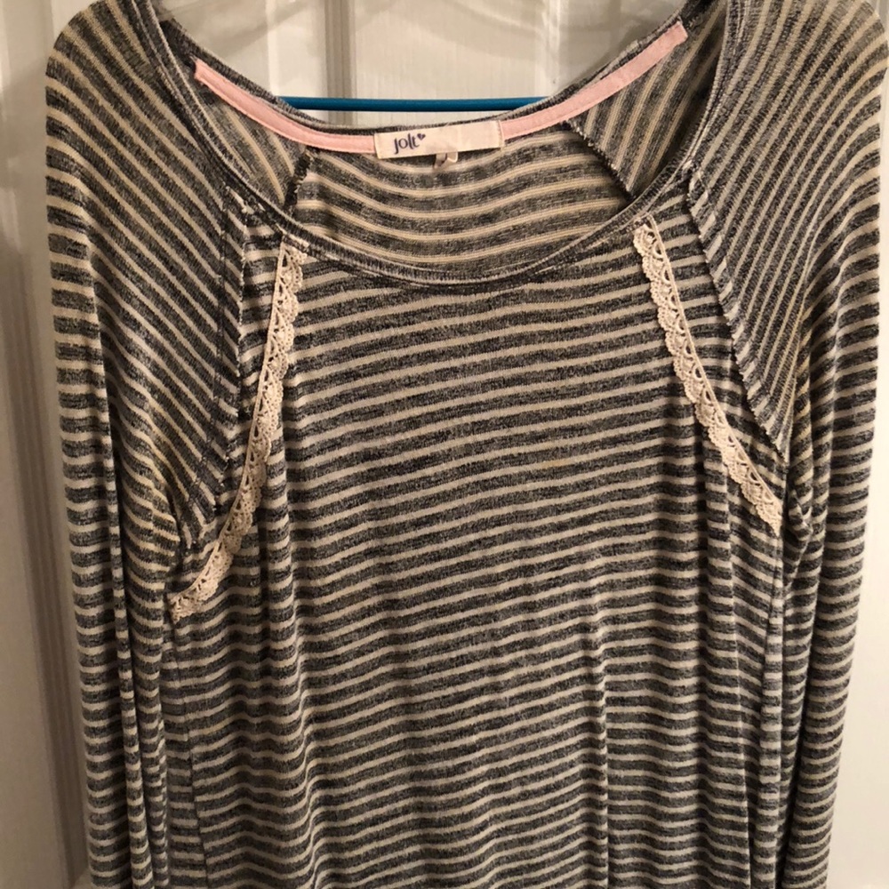 Cute top - fits like a M